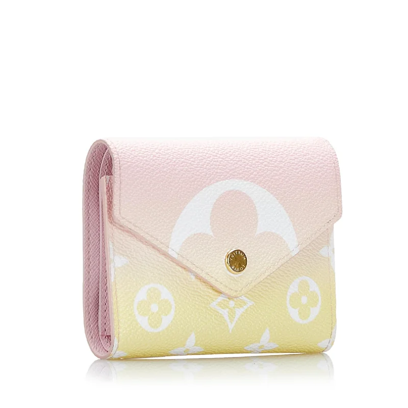 Louis Vuitton Monogram Giant Victorine Wallet (SHG-cKhmPR)